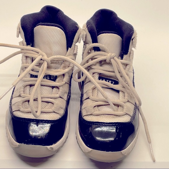 Nike Air Jordan Retro 11 XI Concord 201& SZ 11 Child White Black Collectors Rare - Picture 1 of 7